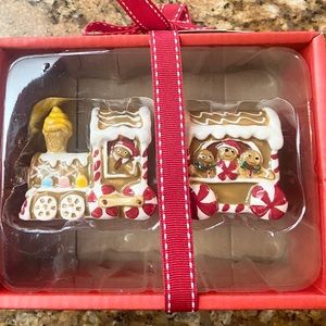 Salt & Pepper shaker Gingerbread train NEW IN BOX